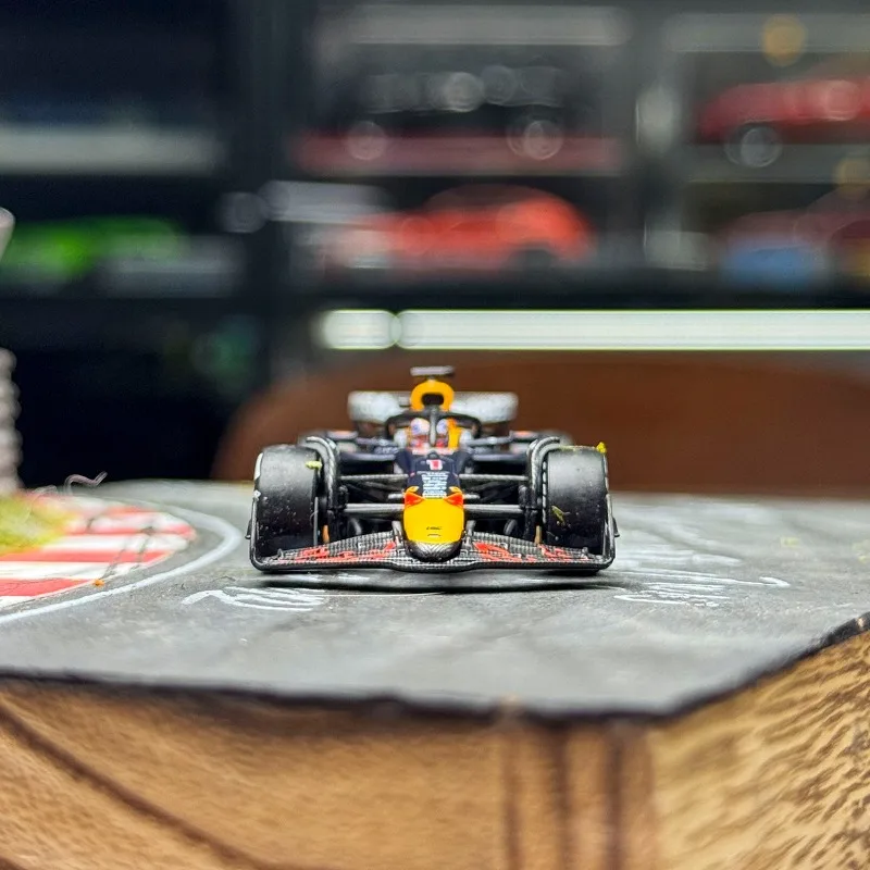 MINICHAMPS 1:64 F1 RB21 GP 2025 modelo de carro de liga estática de simulação, brinquedo de presente de festival para meninos, ornamento de coleção para adultos.