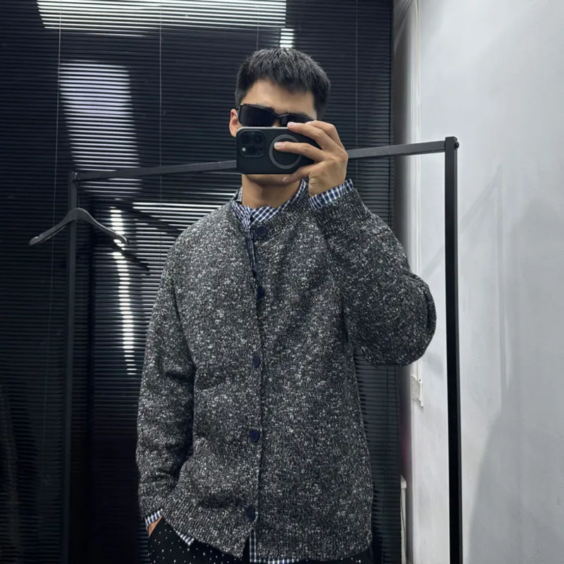 HKSH Autumn Winter New Men Design Niche Fake Two-Piece Patchwork Plaid Knitted Cardigan Trend Retro Stand Collar Sweater HK15735