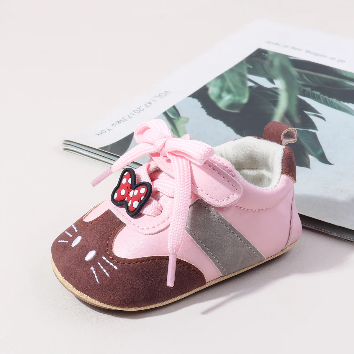 

Новый дизайн, обувь для первых прогулок для маленьких девочек, весенне-осенние детские кроссовки для дома и улицы с высококачественной искусственной кожей