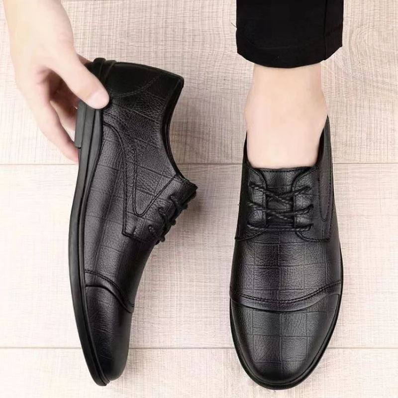 

Мягкая формальная социальная обувь на шнуровке с острым носком для мужчин, весна-осень, дешевая распродажа, низкая цена, офис 2025, тренд 39, мужские модельные туфли