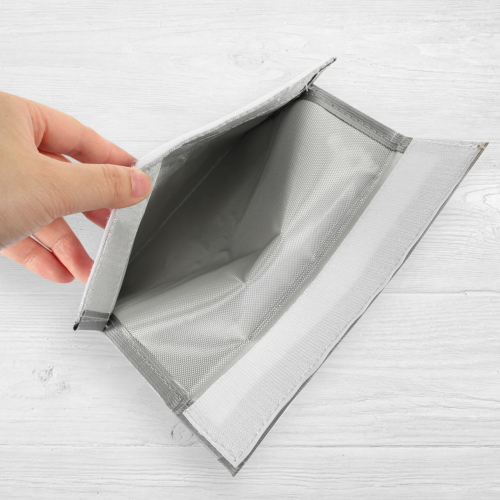 

18X23Cm Silver Lipo Fireproof Bag Protective Storage Pouch For Safe Charging Blast-Proof Durable Fiber Material