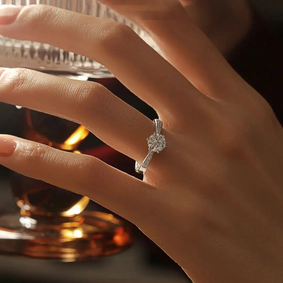 1 قيراط مويسانيتي ستة شقوق خاتم المرأة الفاخرة PT950 البلاتين عالية النقاء ضوء النجوم البريق الزفاف تبادل الفرقة Lifelong