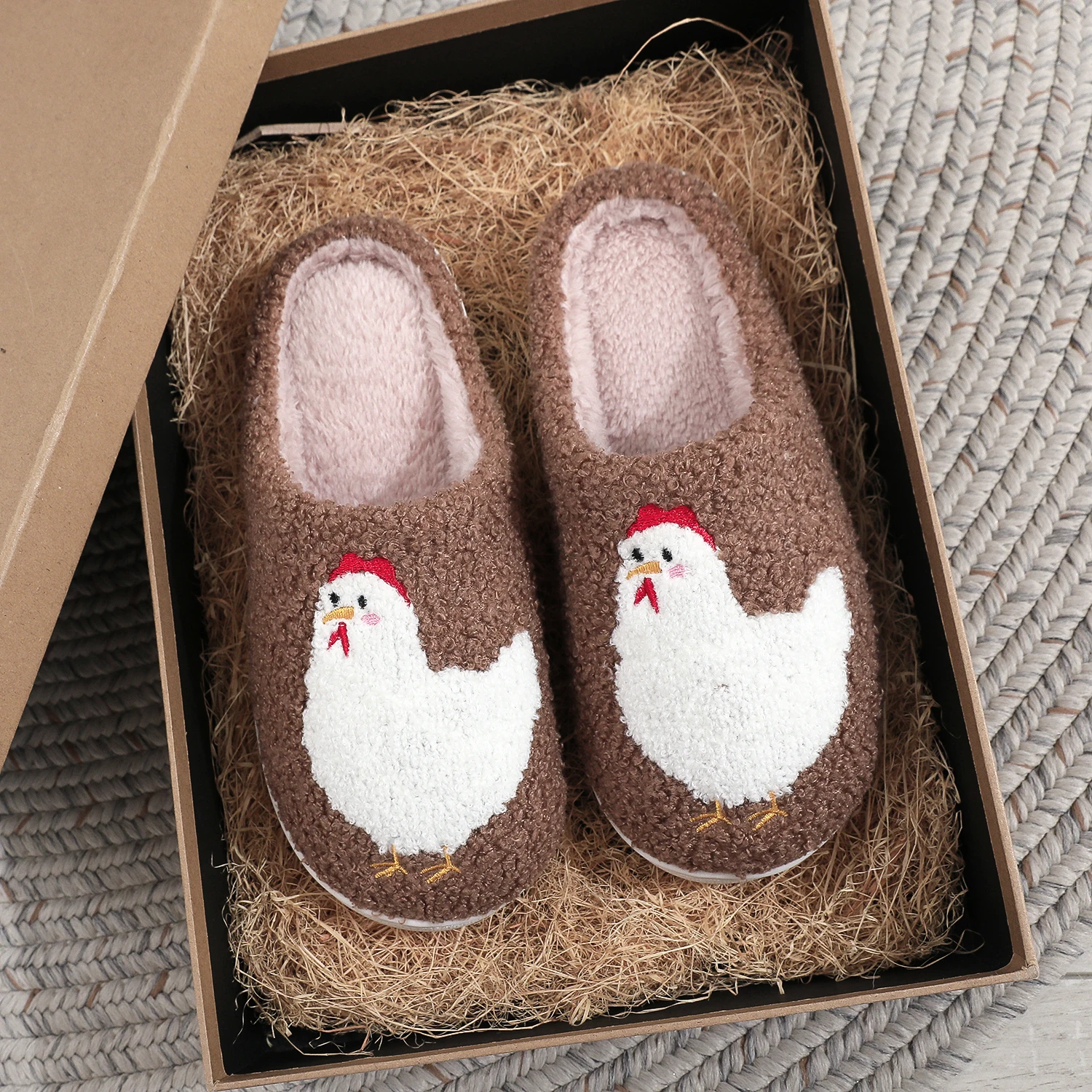 Nuevas Pantuflas de Felpa Bordadas con Diseño de Pollito de Dibujos Animados para Otoño e Invierno para Mujer, con Forro Polar Adicional y Acolchado para Mayor Calidez, Suela Suave Antideslizante, Pantuflas de Algodón para Interiores con Lindo Estampado d