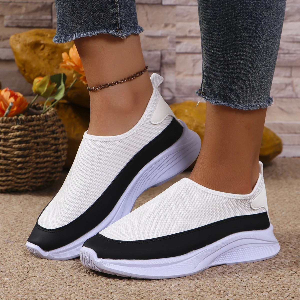 

*Summer Hot Selling Comfortable Thick Soled Casual Sports Shoes for Women Fashionable New Round Toe Elegant Mesh Work Shoes