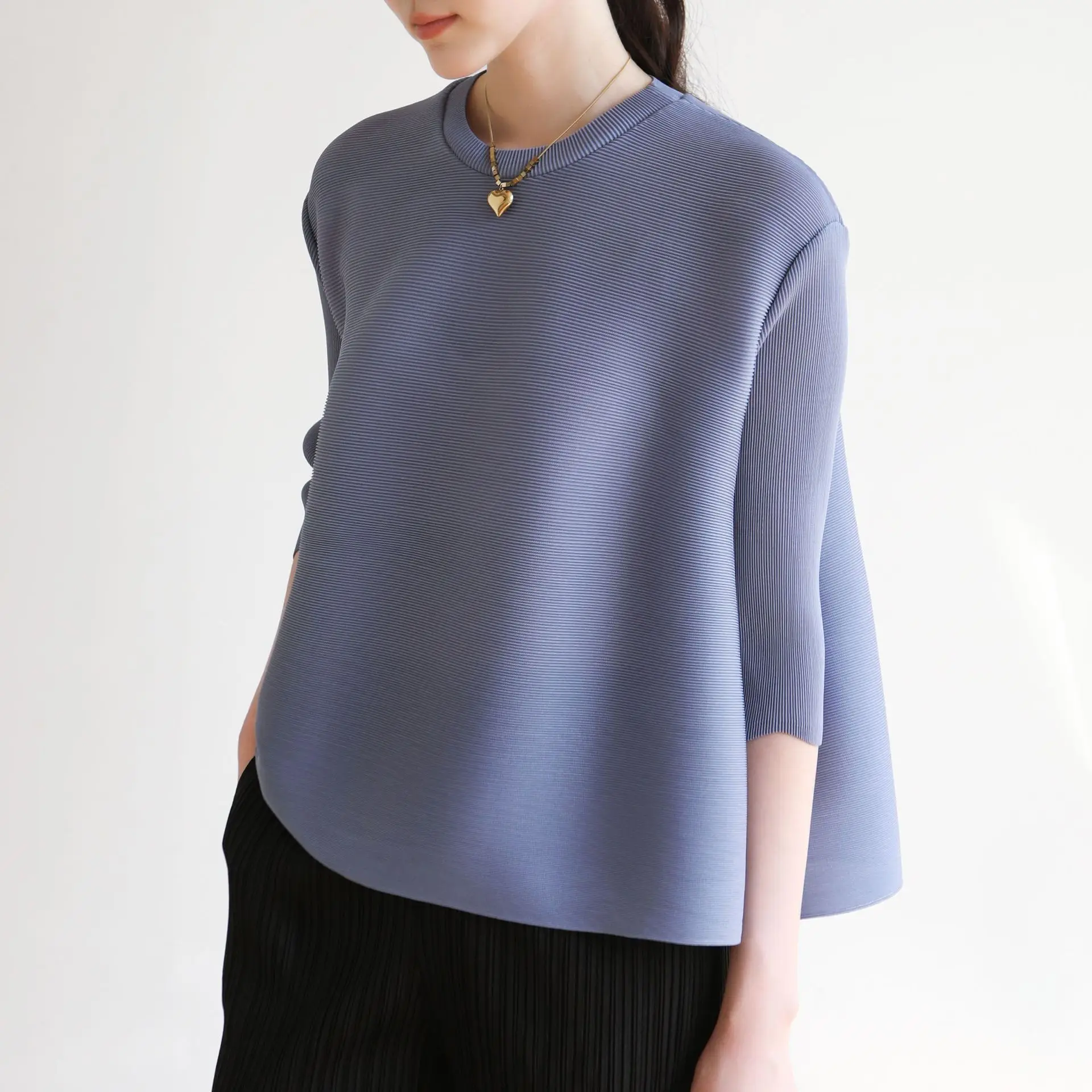 

Miyake Pleated Ladies Tops Streetwear Fall 2025 Winter New Stand Collar Batwing Sleeve Blouses Loose Pullover Korean T-shirt