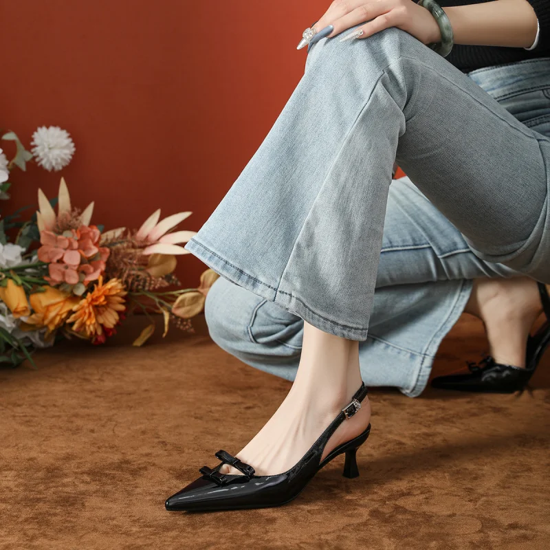 

2026New model of the year: bow-tie high-heeled shoes with pointed toes in Chanel style Women's black patent leather sandals with