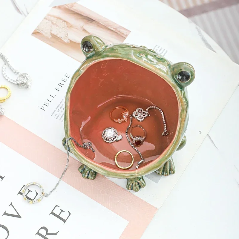 

New Creative Frog Golden Toad Ashtray - Wood-Fired Ceramic Ashtray - Multi-Functional Decorative Item - Desktop Decoration