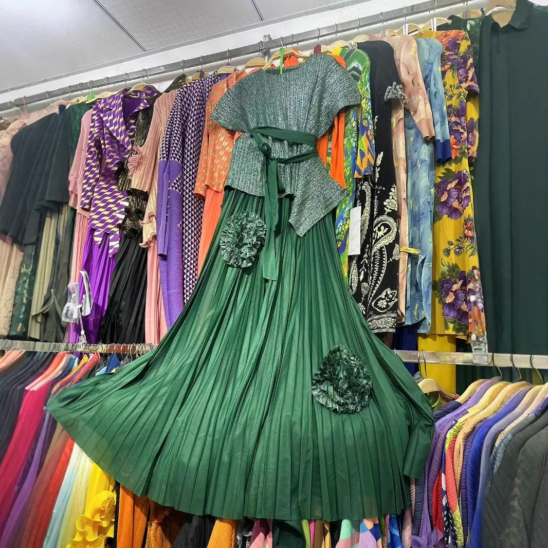 

2025 Pleated 2 Pieces Set Women Fashion V Neck Short Batwing Half Sleeved Irregular Hem Top + 3D Flowers A-line Folds Skirt