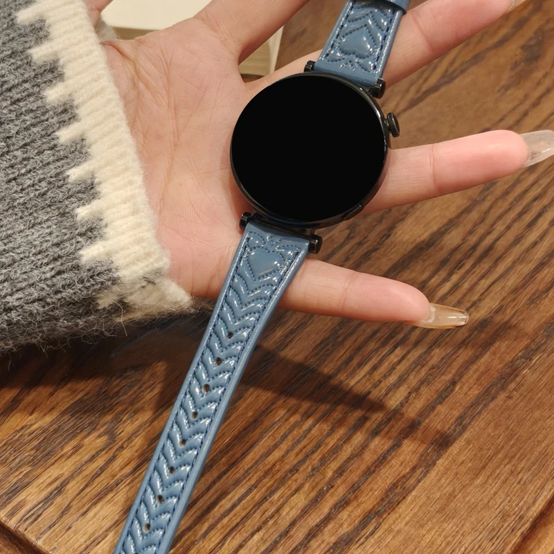 Bracelet en cuir gaufré en forme de coeur, adapté aux bracelets multicolores Samsung Galaxy 18 mm/20 mm/22 mm, compatible avec Samsung Galaxy Watch 4/5/6 40 mm, bracelet de mode pour femme de style Chanel