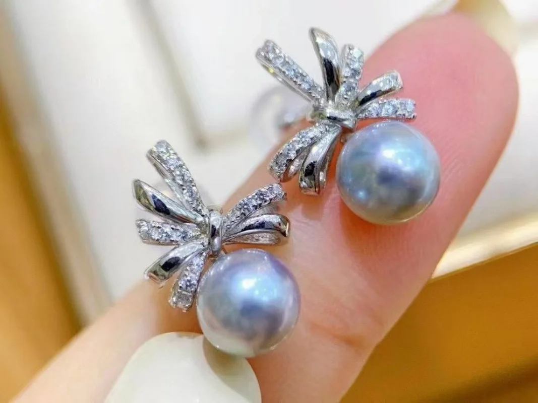 

Charming South Sea Round 10-11mm Grey Pearl Earring
