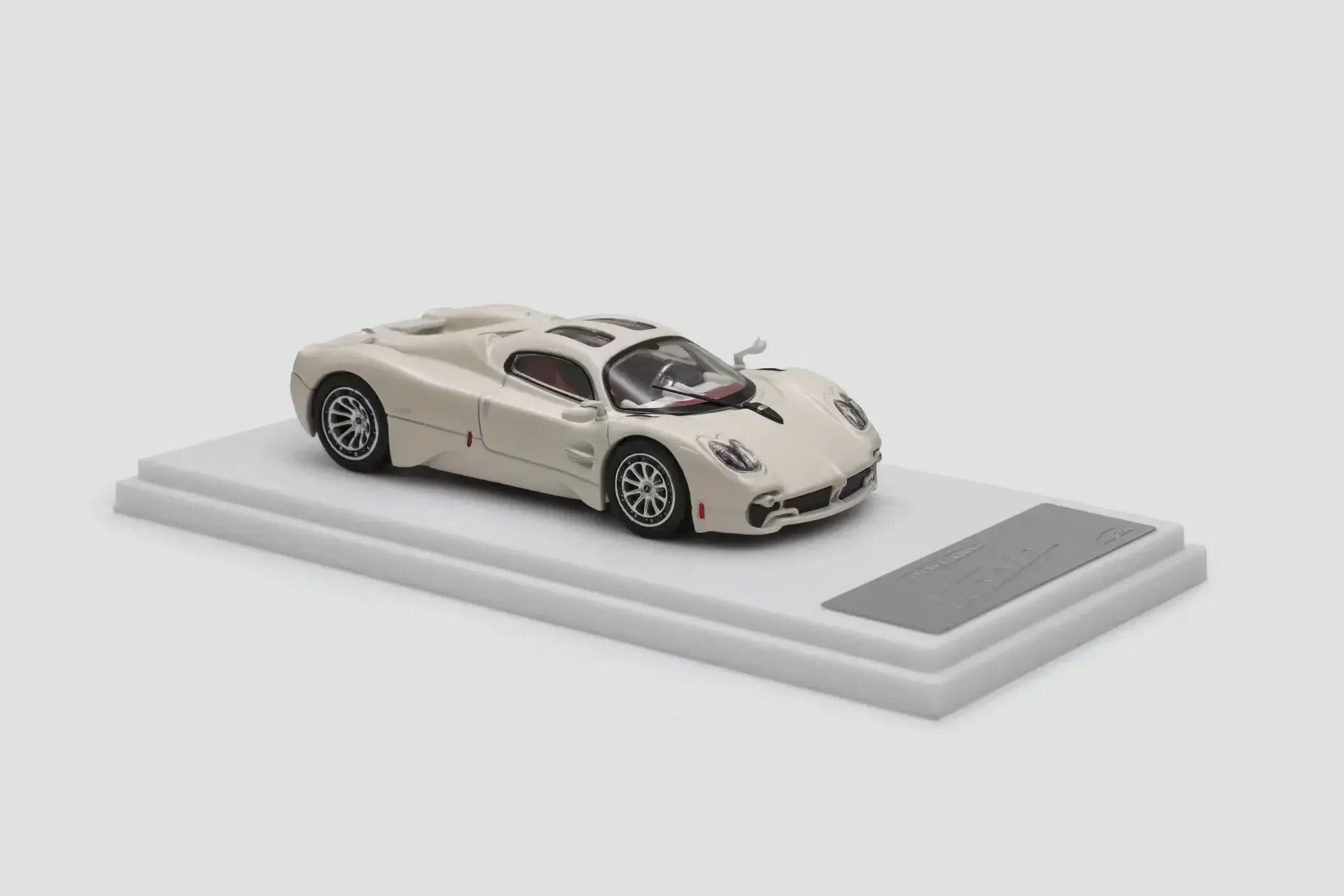 ** Preordina ** XF 1:64 Utopia Cream White Full carbon black Diecast Model Car