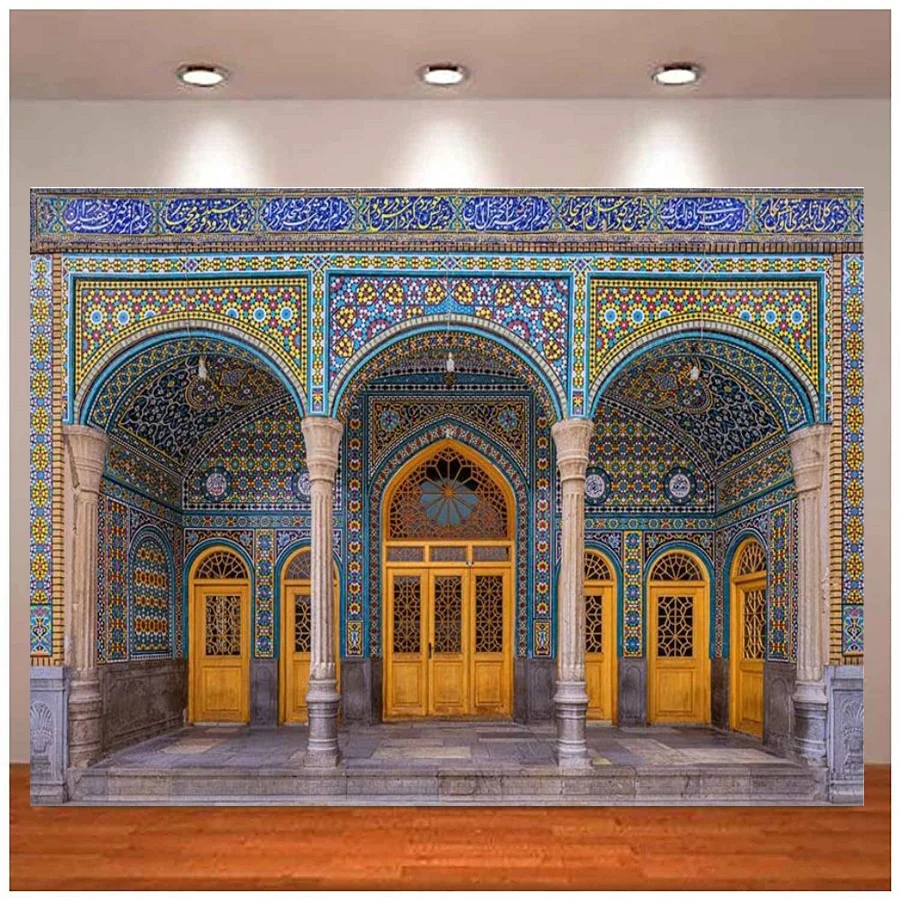 Sfondo panoramico della moschea islamica Pavimento in pietra e montante Porta ad arco Porta in legno Sfondo colorato per muro di macchie per cultura araba