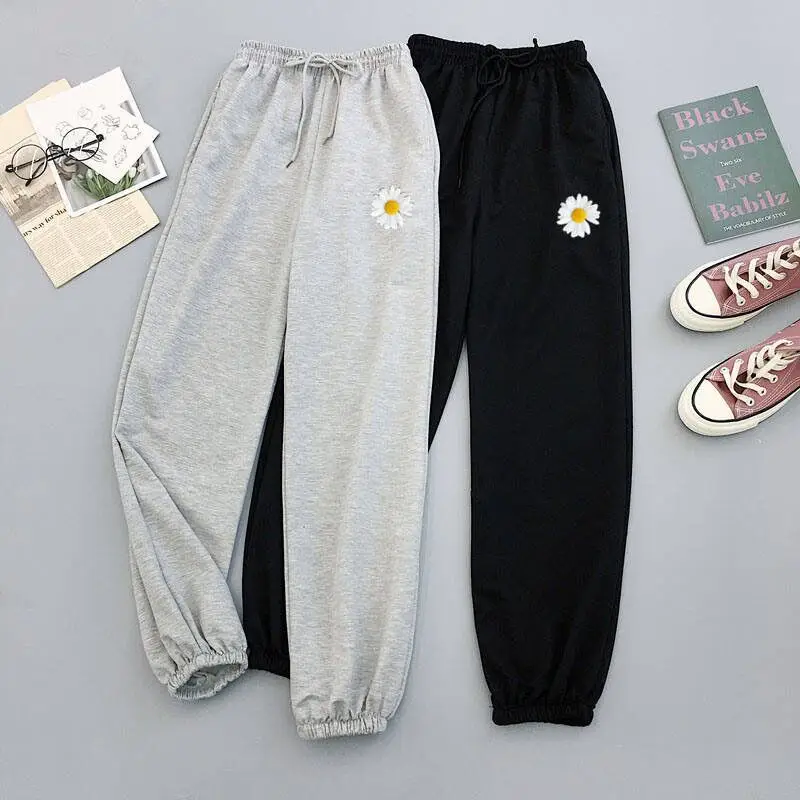 

Женские спортивные свободные повседневные брюки, осенняя мода, с высокой талией, из смесовой хлопковой ткани, уличный стиль, брюки-фонарики, с принтом «Маленькие ромашки»