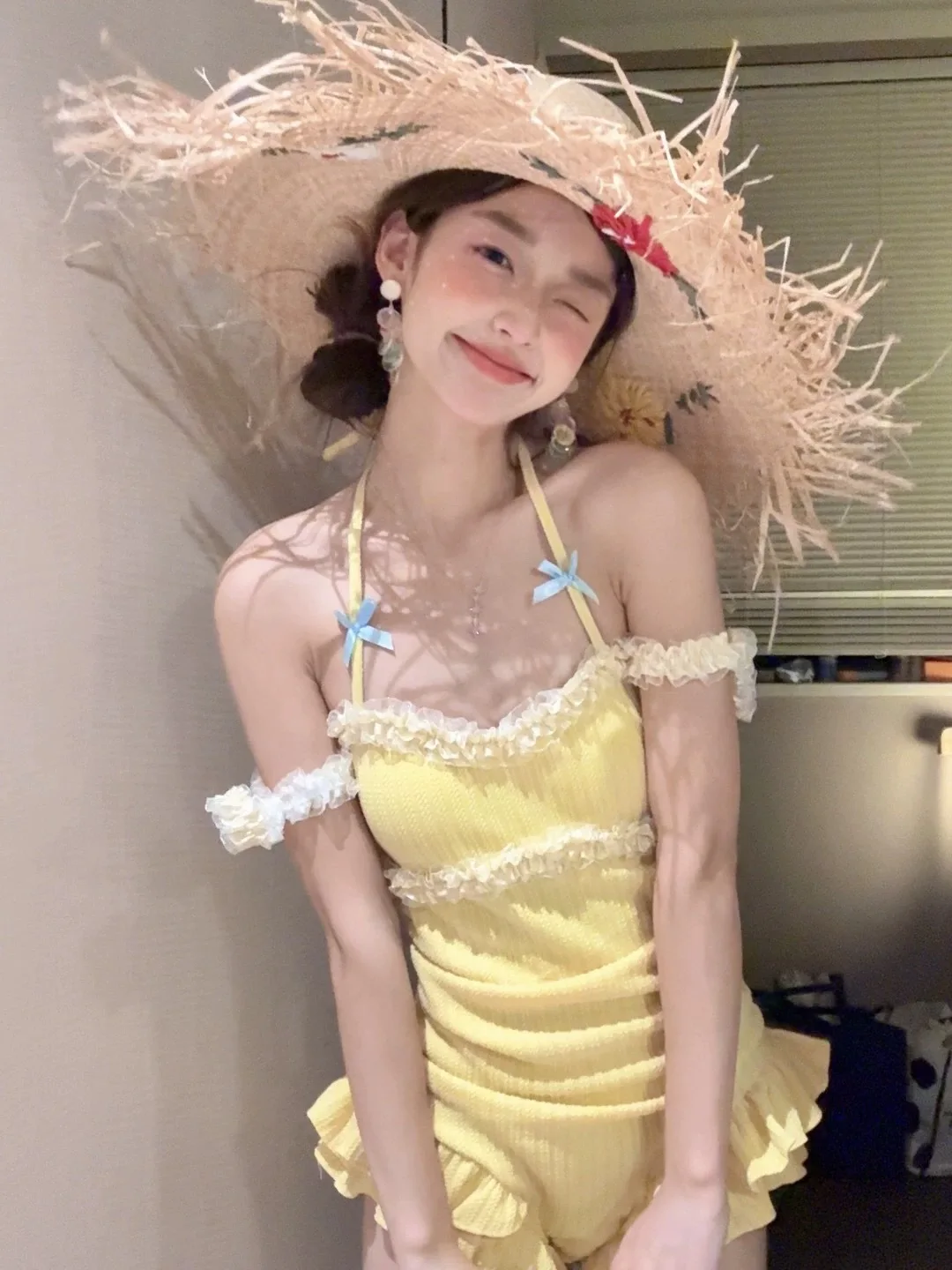 Желтый цельный купальник для женщин, горячая девушка, милая девушка с оборками, облегающий и тонкий купальник, закрывающий тело, консервативный студент