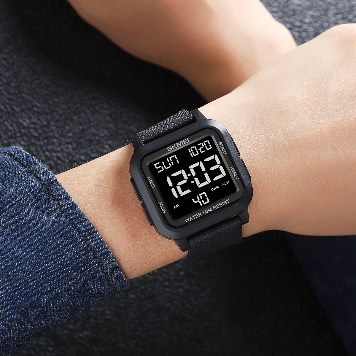 Relógios digitais masculinos com luz traseira, relógios esportivos com contagem regressiva, cronômetro, à prova d'água, data, relógios de pulso para homens e mulheres
