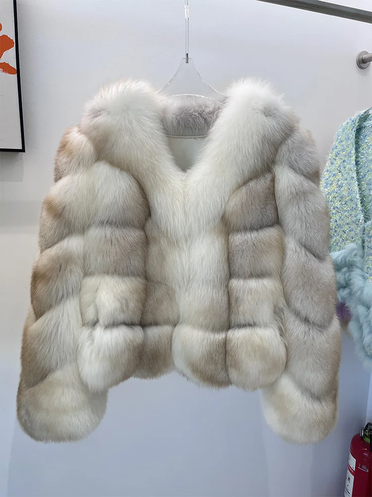 معطف شتوي لعام 2025 من فرو الثعلب الحقيقي للنساء ملابس بيضاء جديدة من الجلد والفراء معاطف طبيعية وسترات عصرية