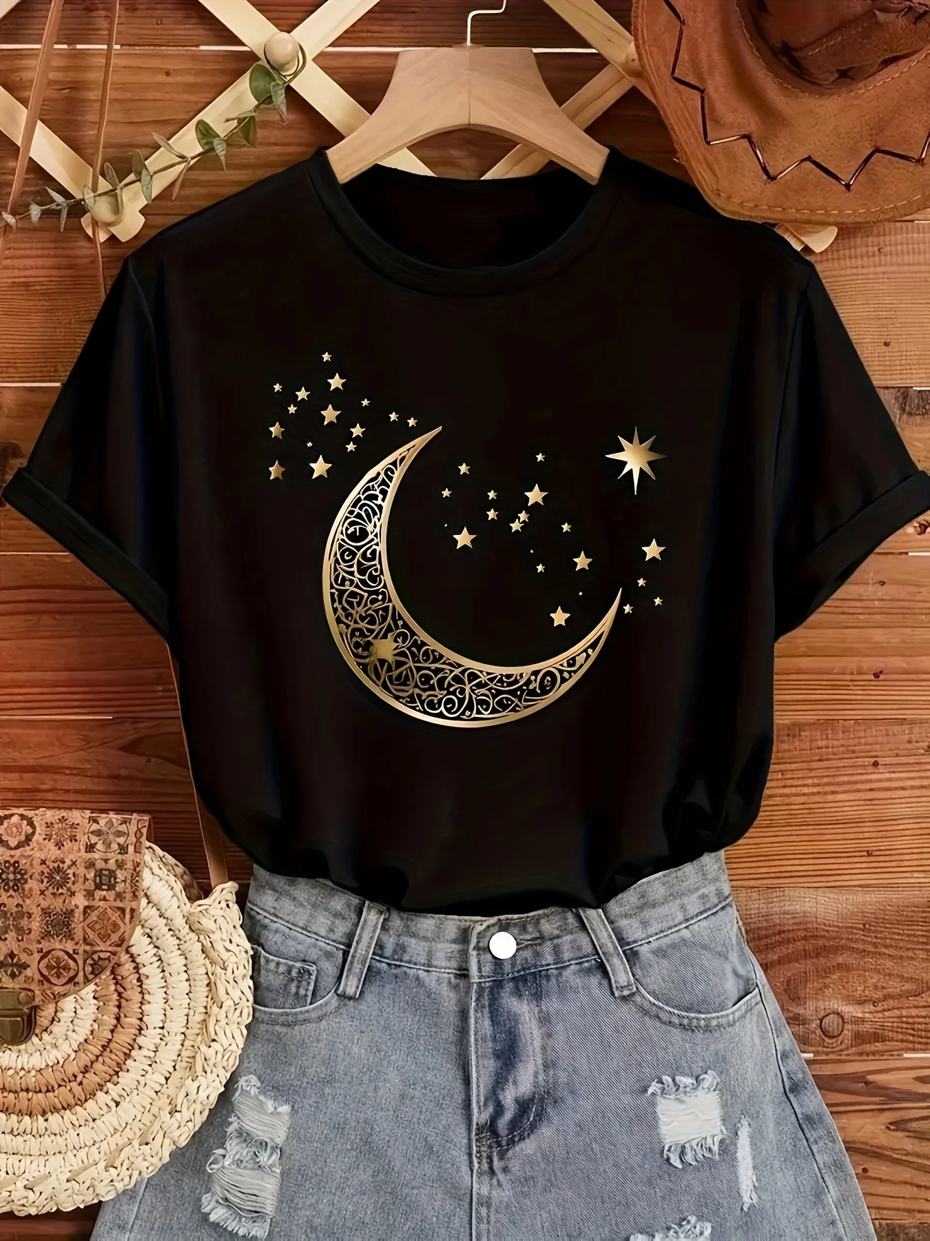 

Женская элегантная футболка с принтом лунных звезд, повседневный топ с короткими рукавами и круглым вырезом на весну и лето, топ с золотым принтом, удобный крой