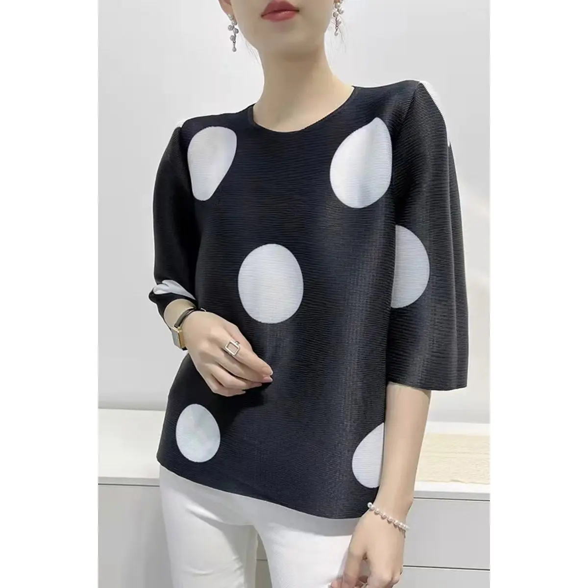 Pleated polka dot T-shirt for female summer 2023 niche design o neck short sleeve casual loose artistic elegant t shirt female