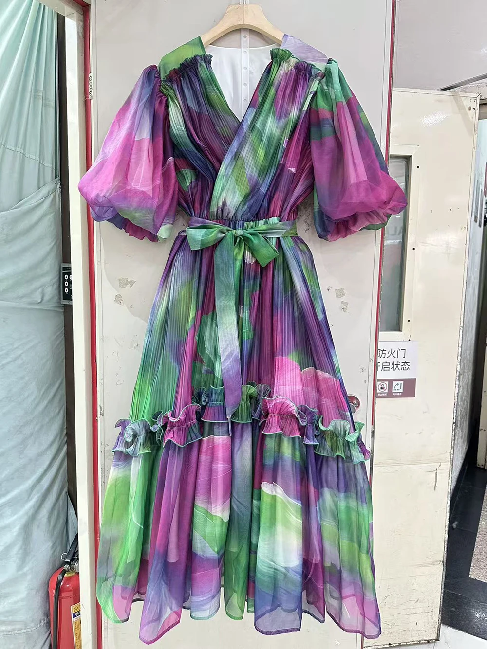 

Плиссированное платье больших размеров с объемными рукавами, свободное повседневное винтажное платье с цветочным принтом и деревянной отделкой по краям средней длины