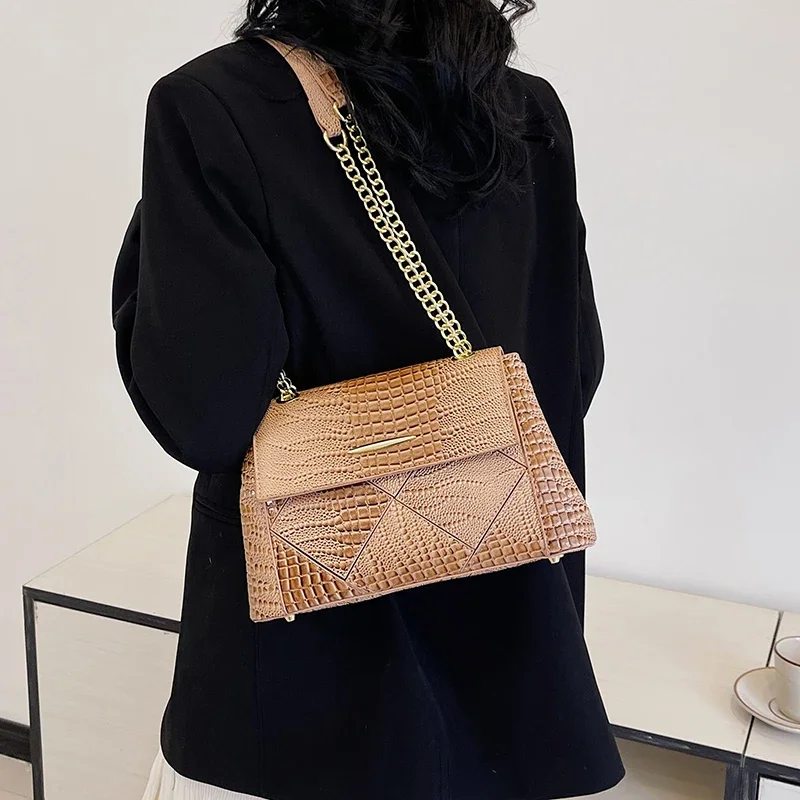 2024 New Handbag Women's Large Capacity Crocodile Pattern Postman Bag Fashionable One Shoulder Crossbody Advanced Feeling Bag