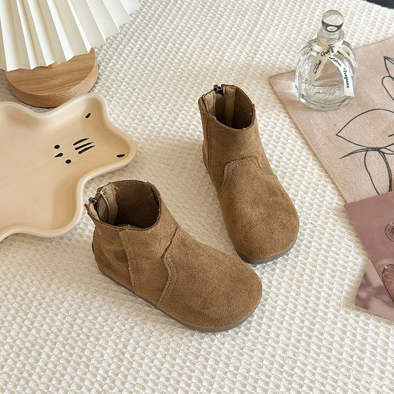 

Новинка 2024, осенне-зимние ботинки для маленьких девочек, модные детские ботильоны в стиле ретро, удобная повседневная детская обувь на мягкой подошве