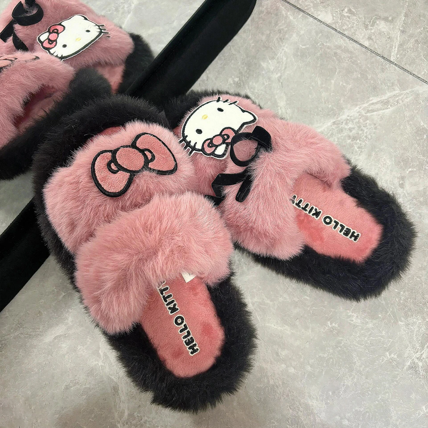 

Осень-зима Sanrio Hello Kitty Y2K/Плюшевая обувь на платформе для девочек, уличные эстетические меховые тапочки, женские милые слипоны на толстой подошве