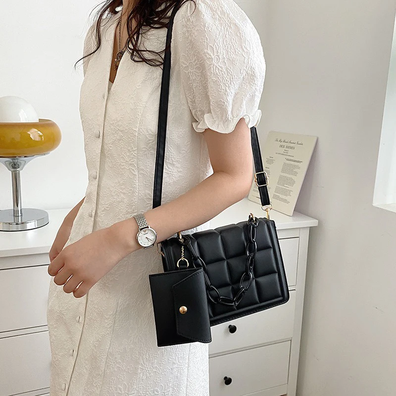 

Casual & Simple Handbag Fashionable Style. Solid Color Single-shoulder Bag, Trendy Foreign Style, Thick Chain Small Square Bag