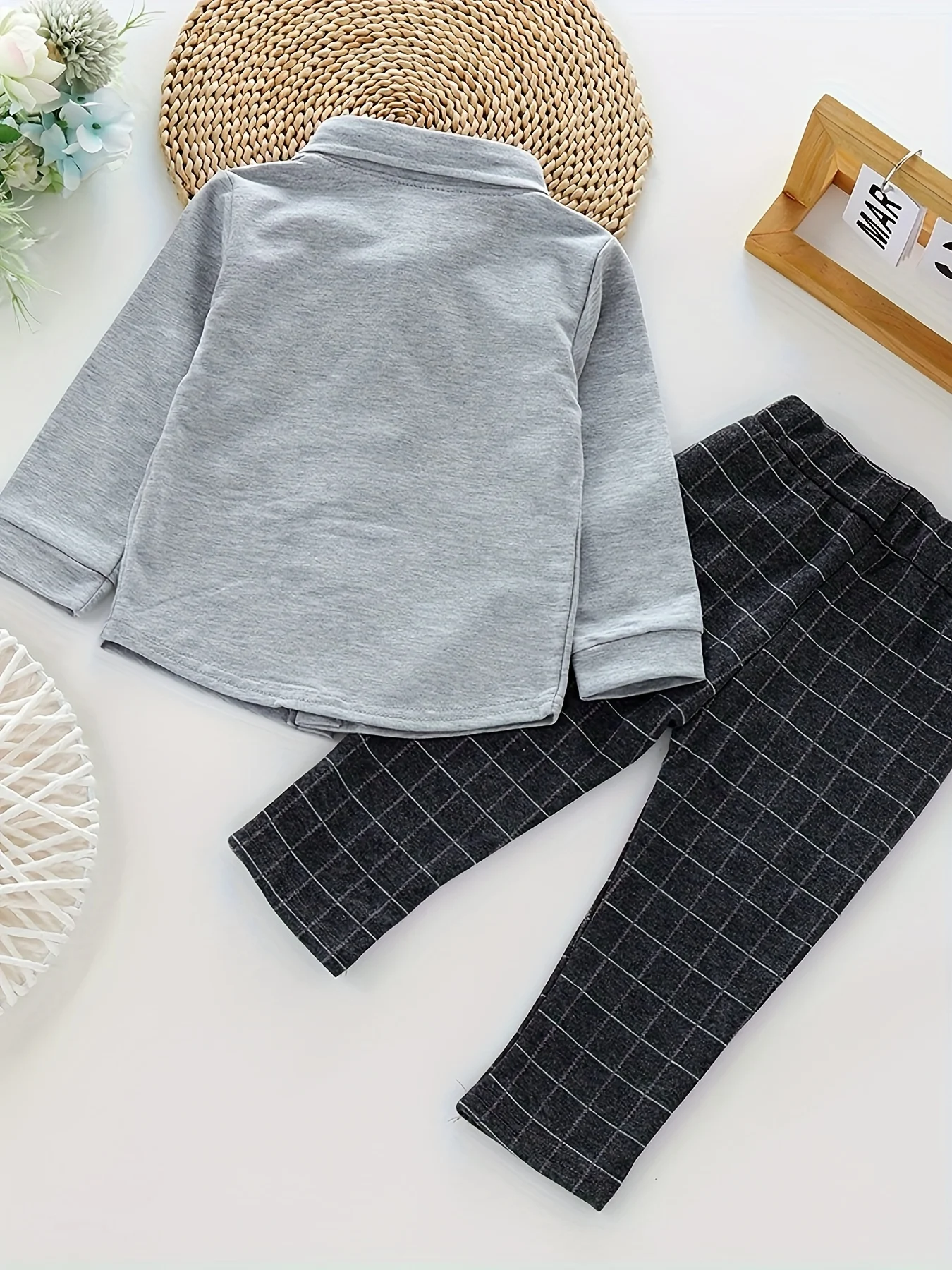 3-teiliges Gentleman-Outfit für Kleinkinder, Jungen, Revers-Langarmhemd, gestreifte Krawatte, karierte Hose mit elastischem Bund, formelle Freizeitkleidung für Kinder – Detail 2
