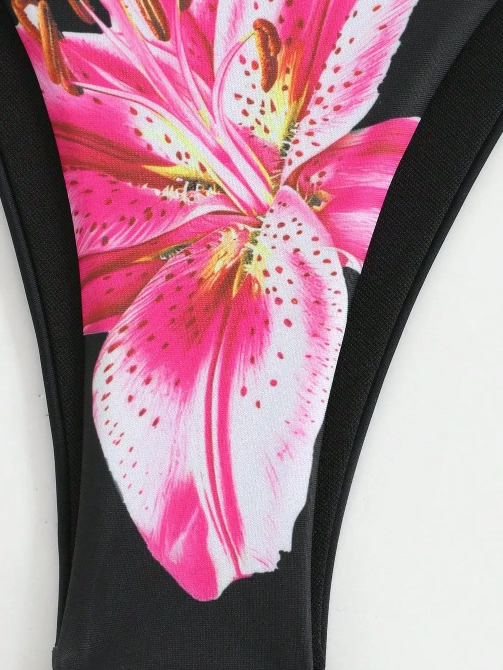 

New 2025 Women's Tee-Piece Bikini Set Swimsuit Sexy Lilies Print High-End Beachwear Floral Patterned Swimsuit for Ladies