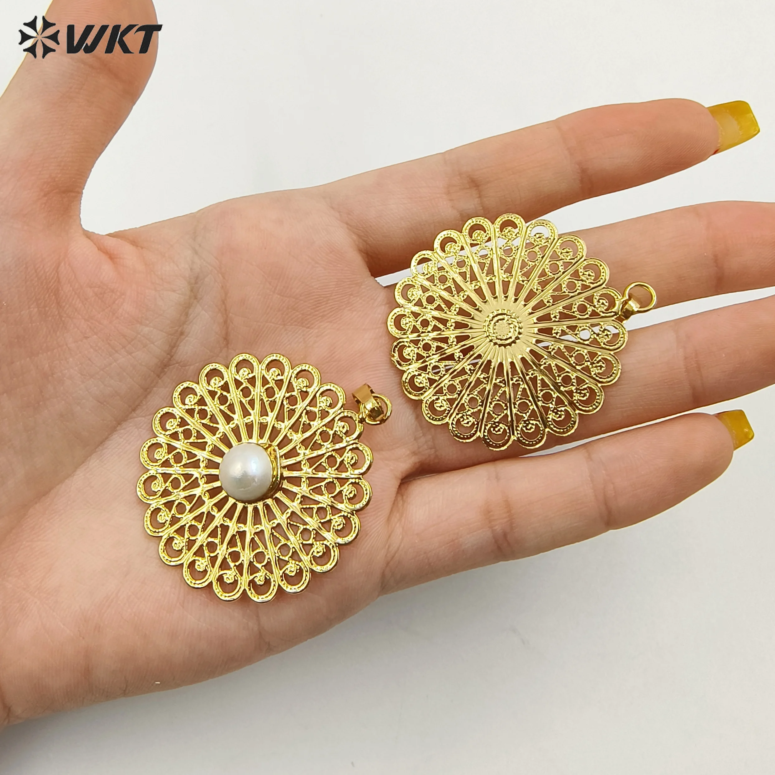 

WT-JP364 Beautiful Unique Flower Shape With Pearl In Yellow Brass Pendant For Women Necklace Or Earring Jewelry Finding