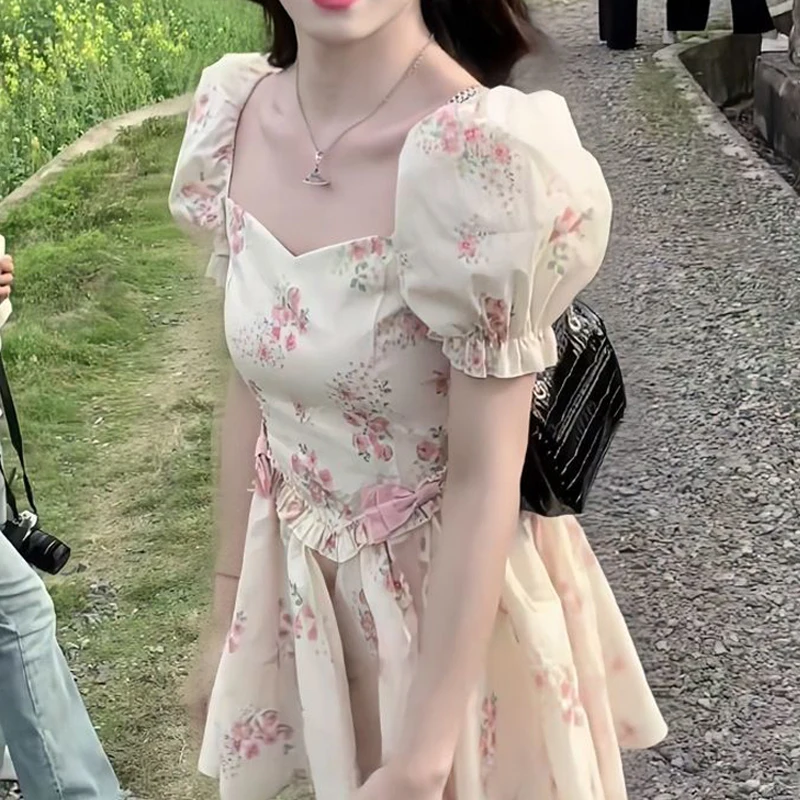 Feminino estilo francês plissado floral impressão arco bonito doce chique fada mini vestido de verão pescoço quadrado manga curta magro vestidos elegantes