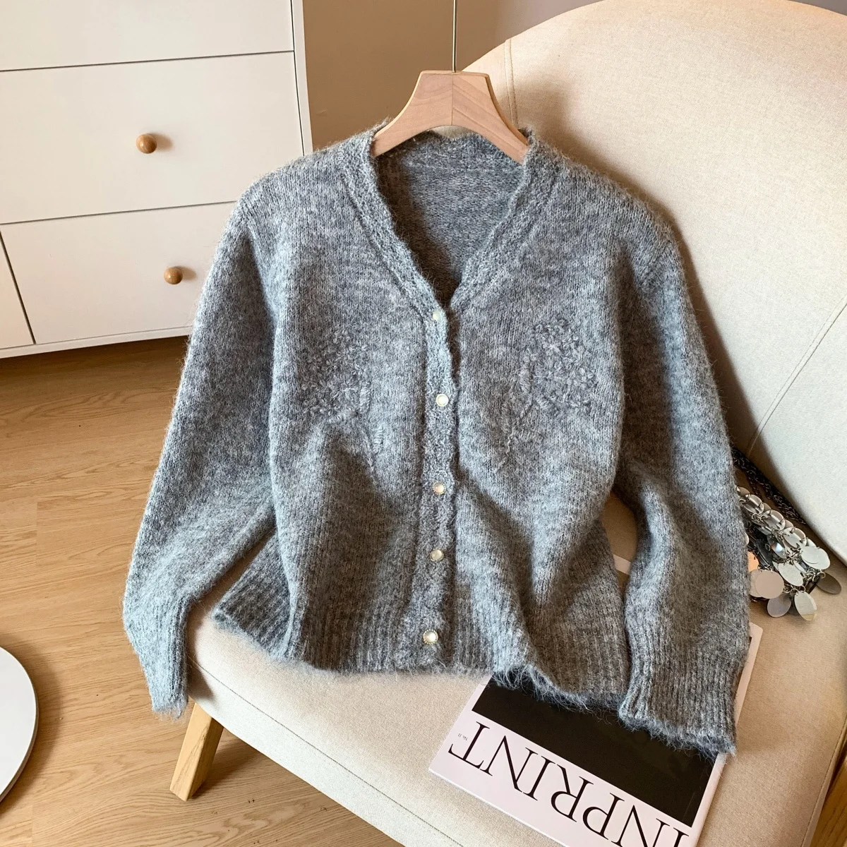 

Women's Grey Knit Cardigan V-Neck Sweater Vintage 2000s Jumper Knit Long Sleeves Cashmere Sweater for Women Autumn Winter 2025