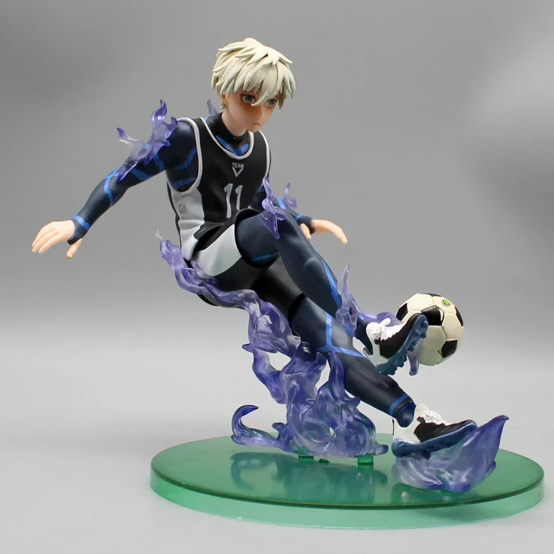 BLUE LOCK Figurine Nagi Seishiro Action Figures Playing Soccer Anime 18cm PVC Model Collection Toys Desktop Decoration Gifts