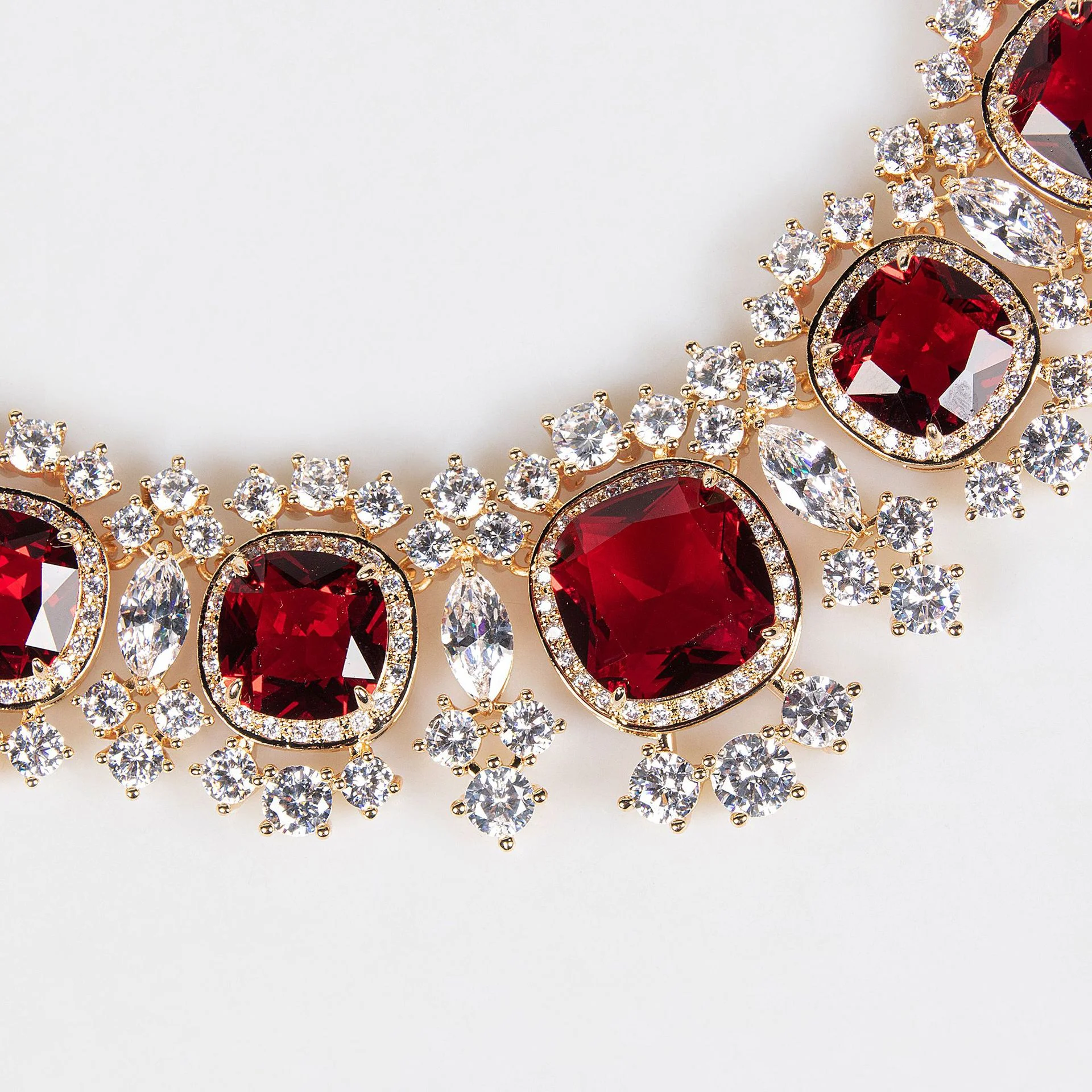 

Noble European Style Luxury Banquet Jewelry Set Inlaid AAA Zircon Elegant Women Necklace Earrings Fashion Accessories