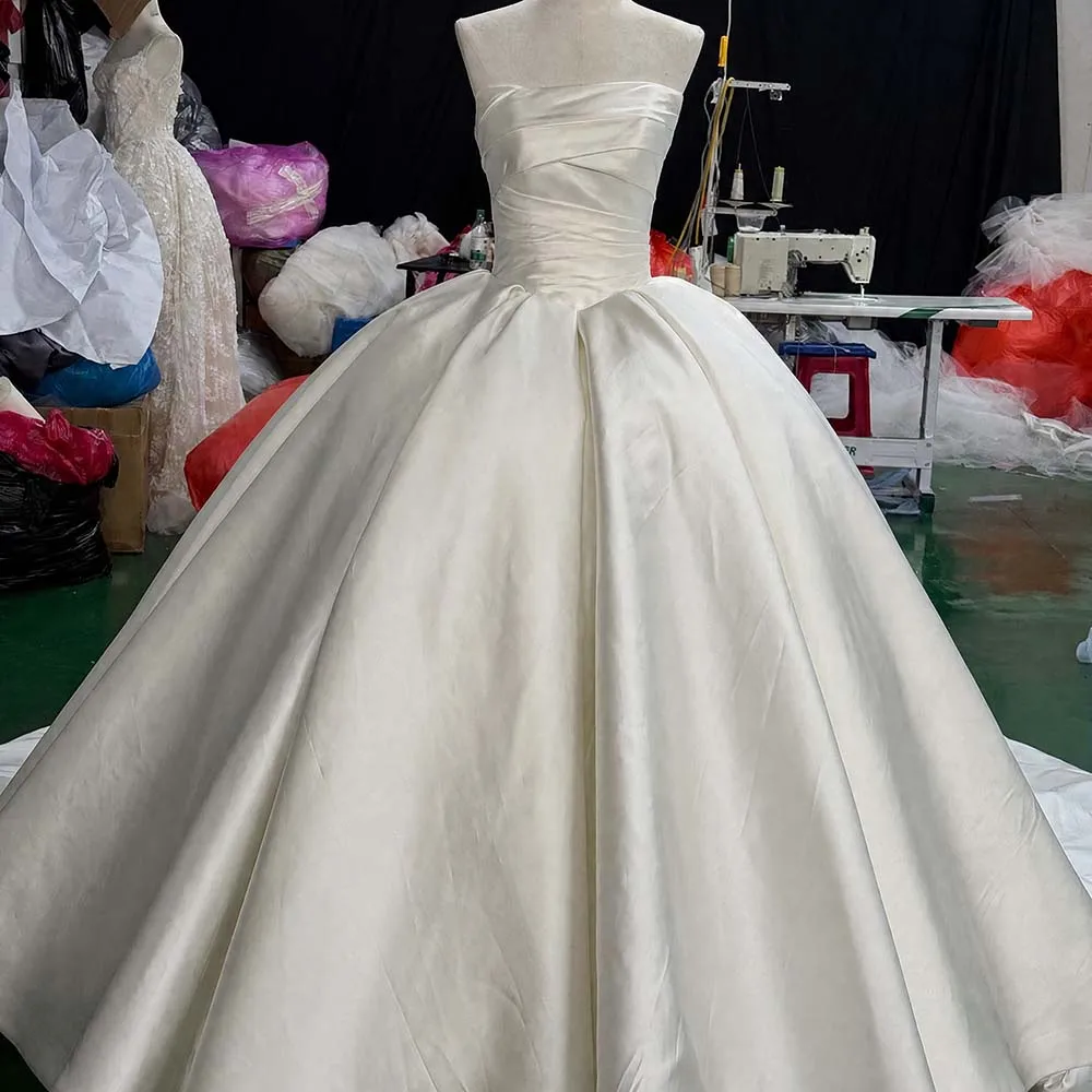Breathtaking Wedding Dress Champagne Satin Ball Gown Customized Strapless Ruched Pleated Chapel Train vestido de noiva