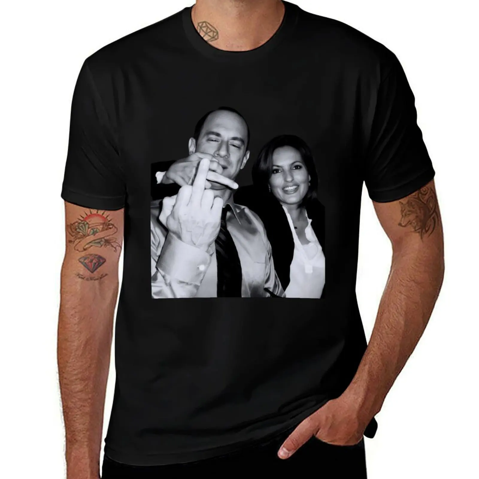 Elliot Stabler And Olivia Benson Actors and musicians giving the middle finger meme T-Shirt