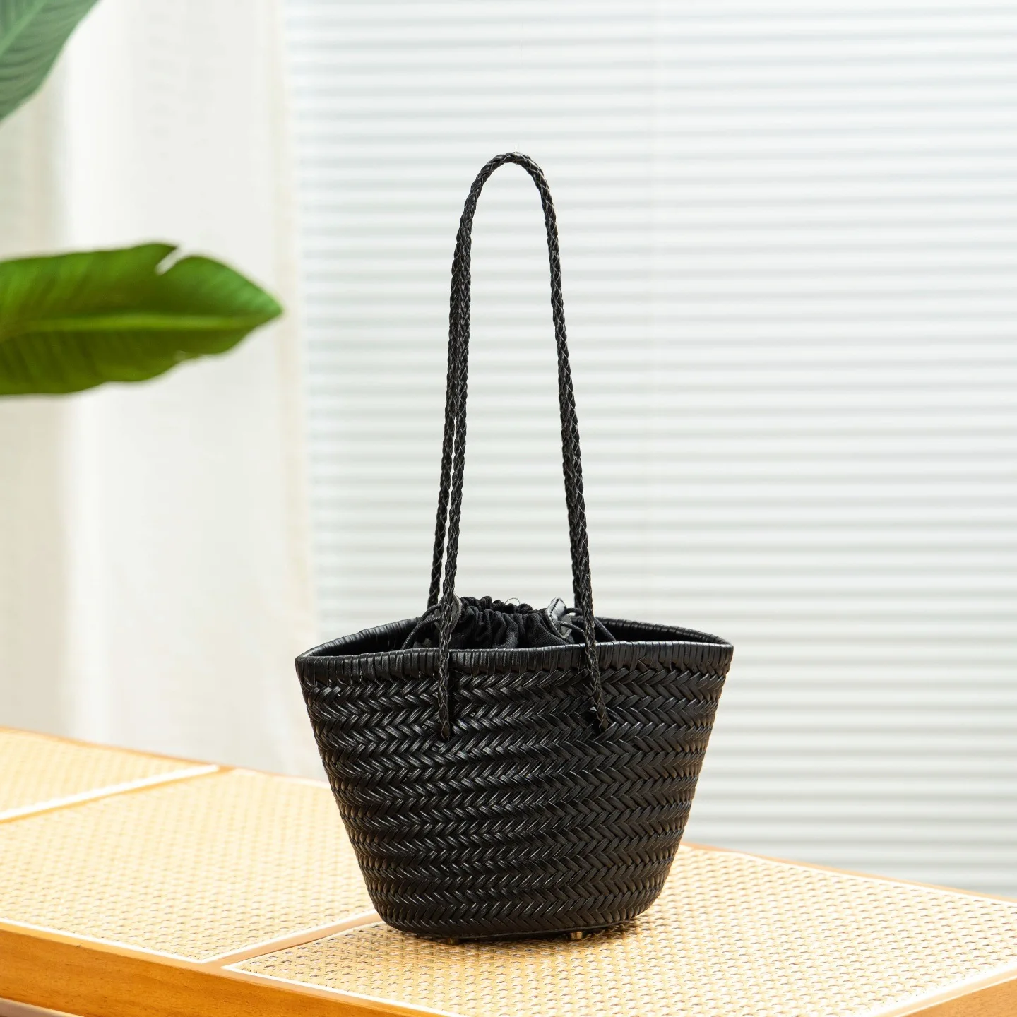 Woven Inner Pocket Large Vegetable Basket Bag Brand Hand-woven Tote Bag French Genuine Leather With Shoulder Underarm Tote Bag view 4