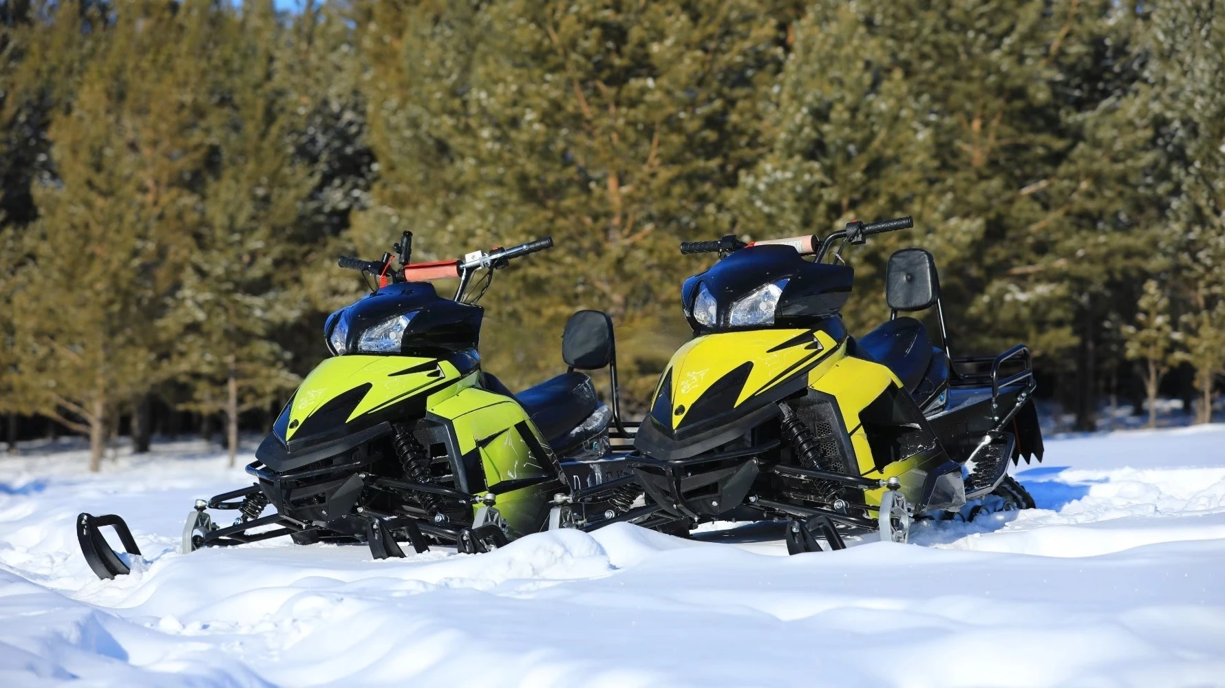 200cc Tracked Gas Snowmobile Winter Ski Resort Ice Vehicle Walking Scooter with Snow Sled