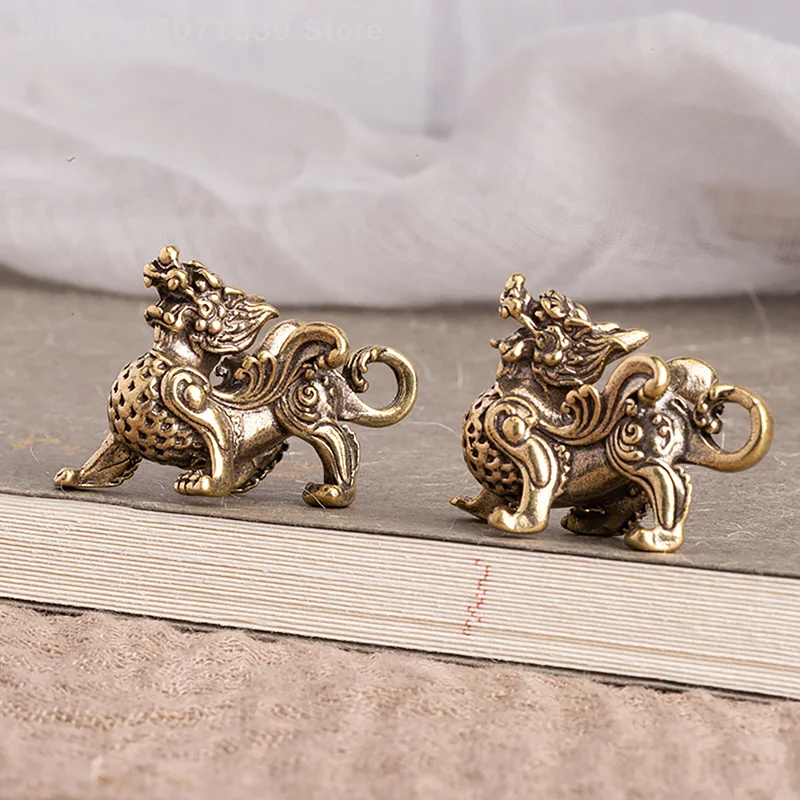 Figuritas en miniatura de cobre antiguo, bestia mítica china, Pixiu, adornos de latón, Animal de la suerte, dragón Kirin, decoraciones de escritorio