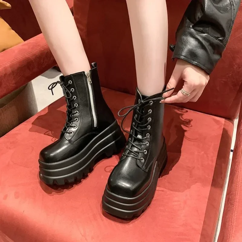 Large thick soled short tube boots for women in the spring and autumn of 2024, versatile European and American fashion boots