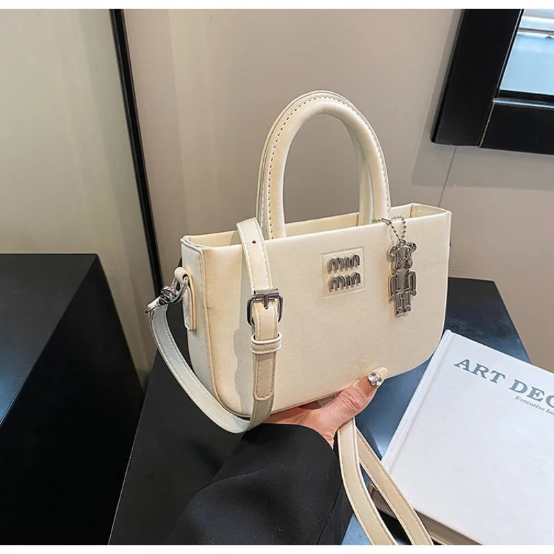 

Women's Messenger Bag Crafted From Jasmine-Patterned Leather Boasting Elegant High-End Lasting Spacious Soft Modern Style​