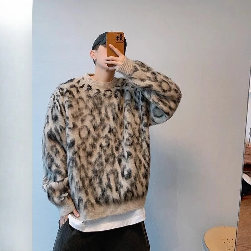 

Autumn and winter trendy brand retro lazy contrasting leopard print wool warm round neck knitted sweater for men