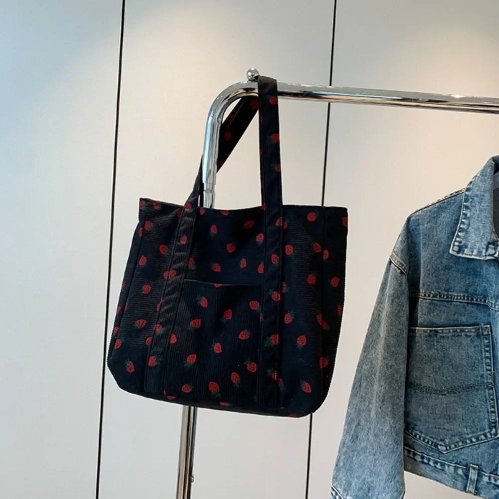 حقيبة يد سروال قصير ذو سعة كبيرة وسحاب سروال قصير على شكل فراولة حقيبة شاطئ بطبعة فراولة #4