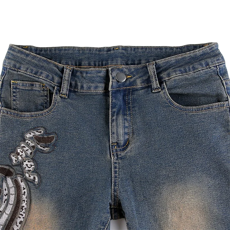 Combhasaki Damen Y2K 2000er Jeans Ästhetische geometrische Blumenstickerei Knopf Mittlere Taille Bell-Bottom Lange Hose Denim Hose