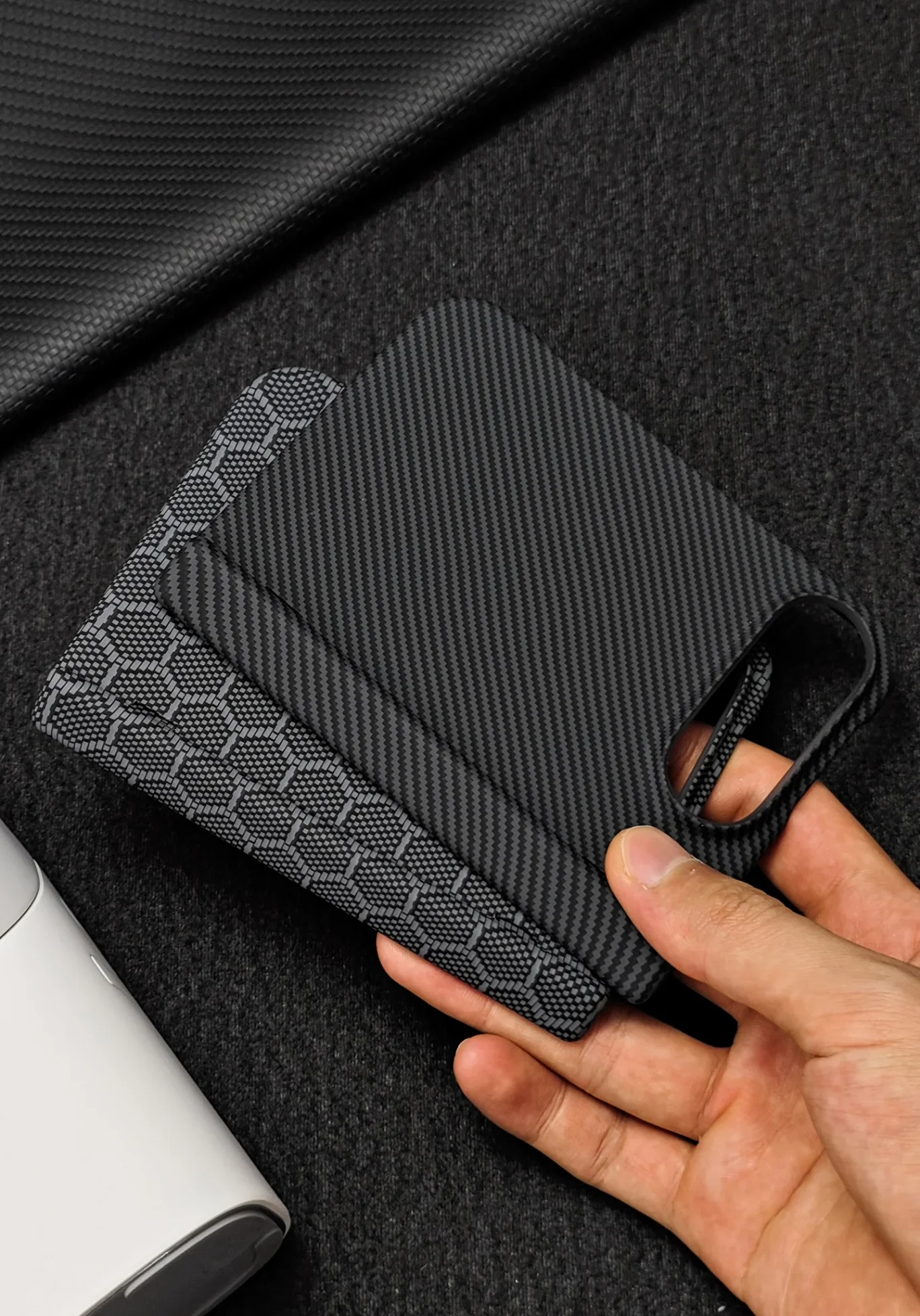 Business Kevlar-Faser 600D Slim-Design Magnetische Handyhülle für iPhone Duo Stoßfeste Hartschale mit Kabelloser Ladefunktion für iPhone Ultra – Detail 8