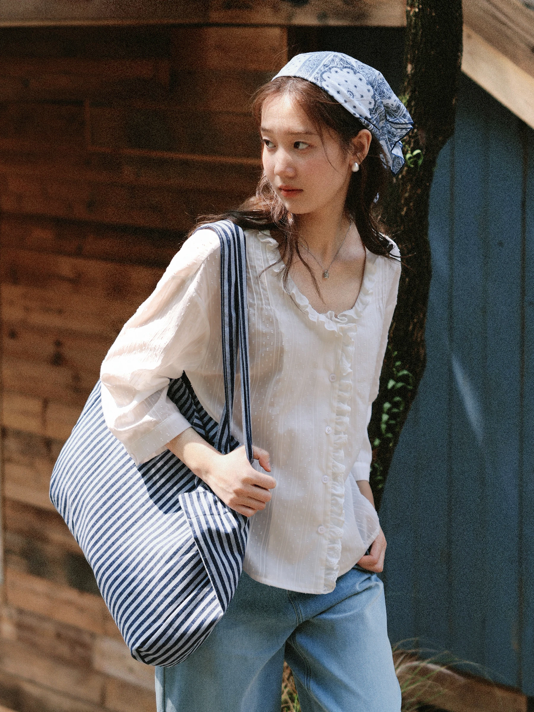 

MUNNS RUIXI Original Wood Texture White Floral Embroidery Shirt V Neck Semi Transparent Eight Sleeve Loose Fit Cotton Women's...