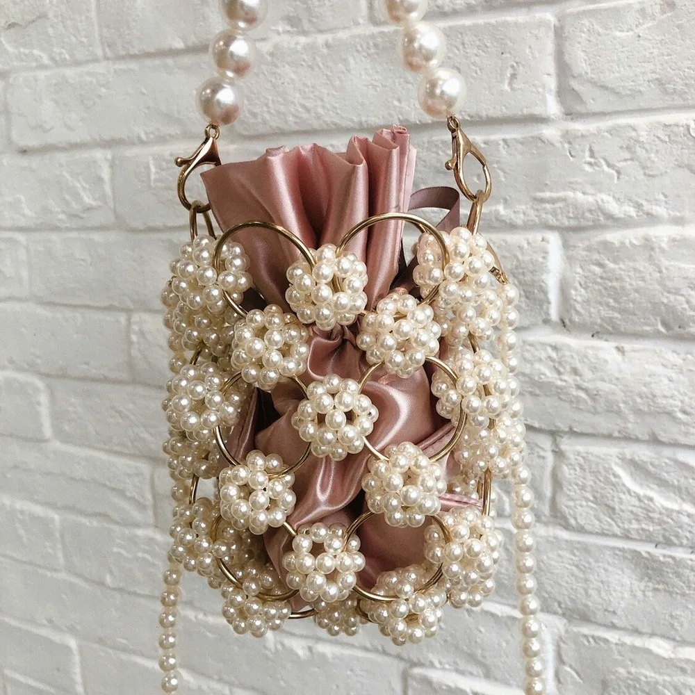 

Fall and Winter 2019 New Women's Bag Hand-string Pearl Braided Mother Bucket Hand Bill Shoulder Slant Bag