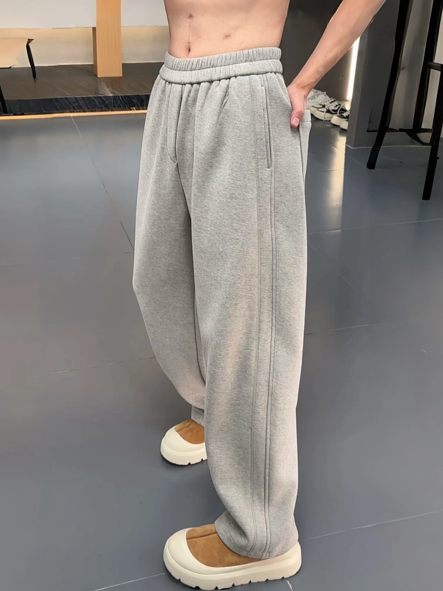 

Новые зимние мужские повседневные брюки прямого кроя из фланели в американском стиле, модные, универсальные, с драпировкой и декоративными вставками