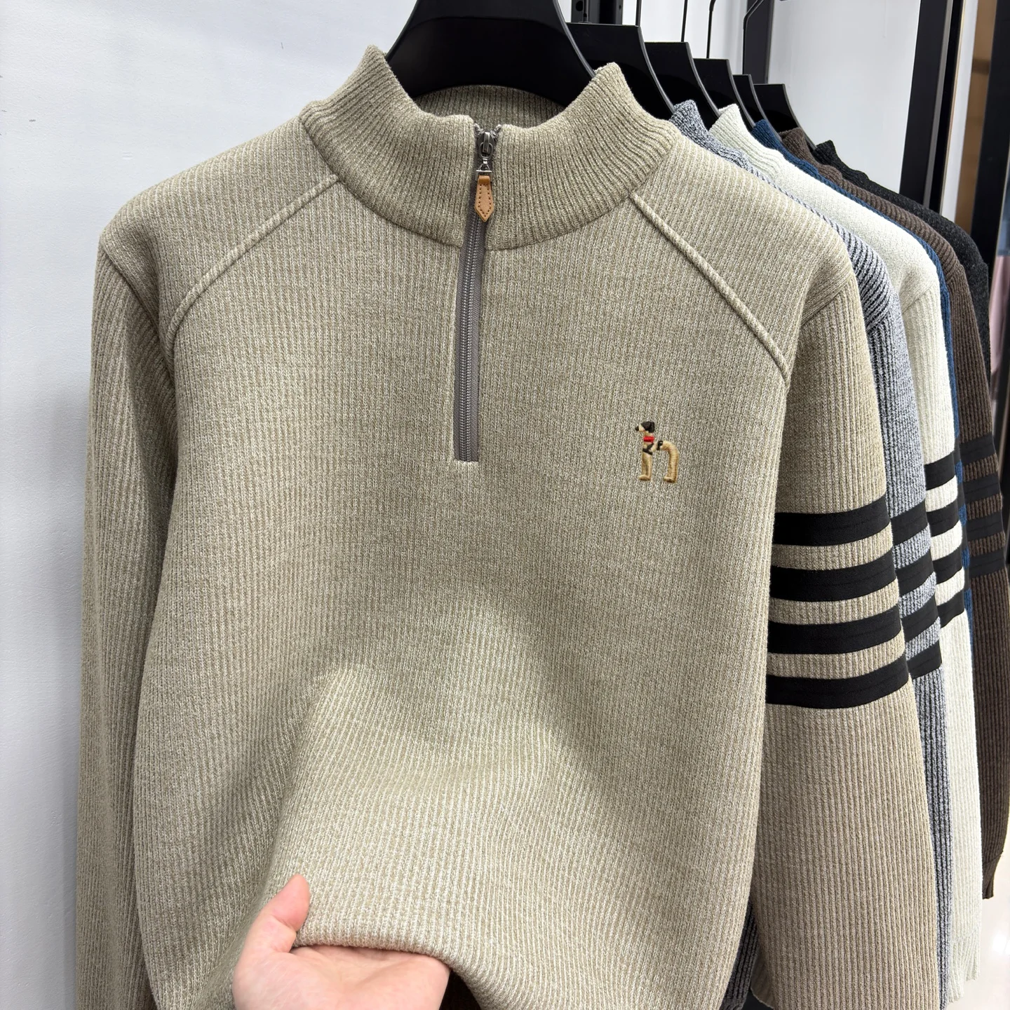 High End Velvet Sweater Winter New Warm Thick Zipper Semi High Neck Classic Cartoon Dog Embroidery Striped Men's Knit Pullover