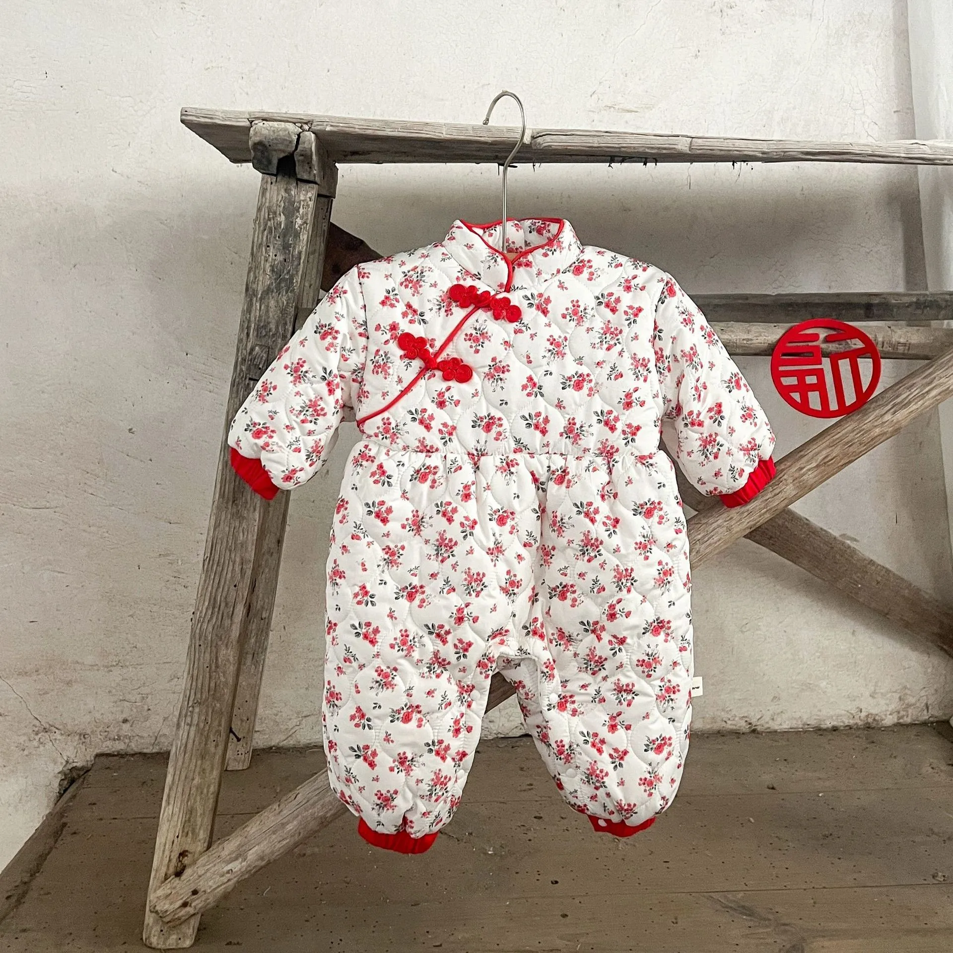 2026 Winter New Baby Long Sleeve Quilted Romper Infant Girl Chinese Style Floral Jumpsuit Plus Velvet Thick Newborn Warm Clothes